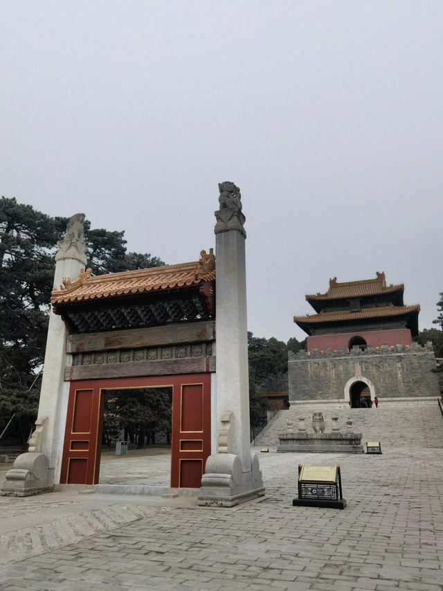 《河北清東陵旅遊指南》。