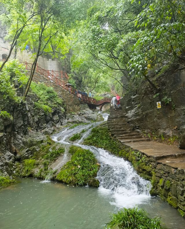 被譽為「楚天小九寨溝」～襄陽香水河風景區