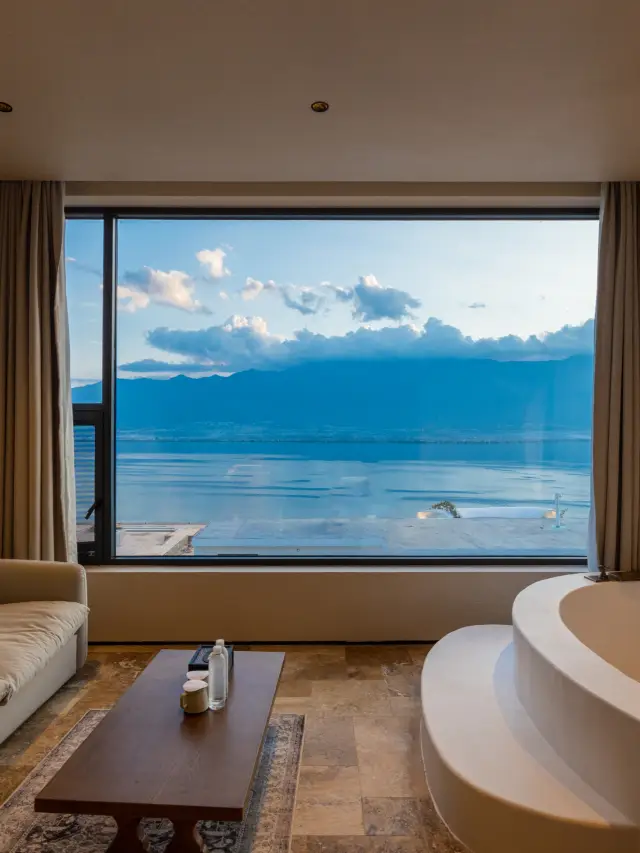 Dali! By Erhai Lake! The private hot spring is next level...