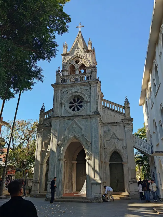 จากเกาะแห่งดนตรีสู่มหาวิทยาลัยที่สวยที่สุด