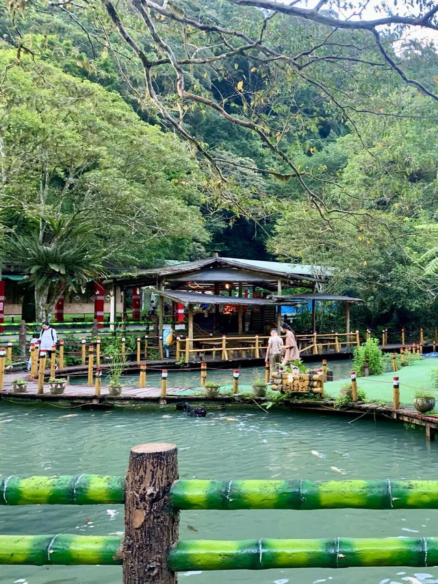 山湖之間的童話夢境