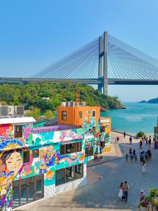 Hidden gem in Hong Kong! Relax by the sea in a colorful village