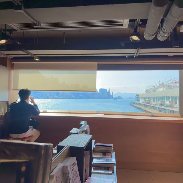 香港誠品書店深度遊｜邂逅海景與書香的文藝之旅