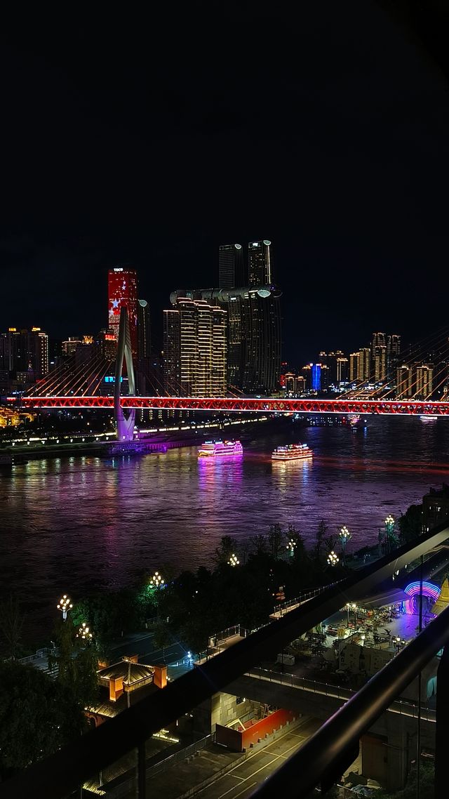 愜意時光坐喺陽台就能獨享半山江景