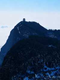 峨眉山金頂｜在雲海和佛光間找到內心的寧靜