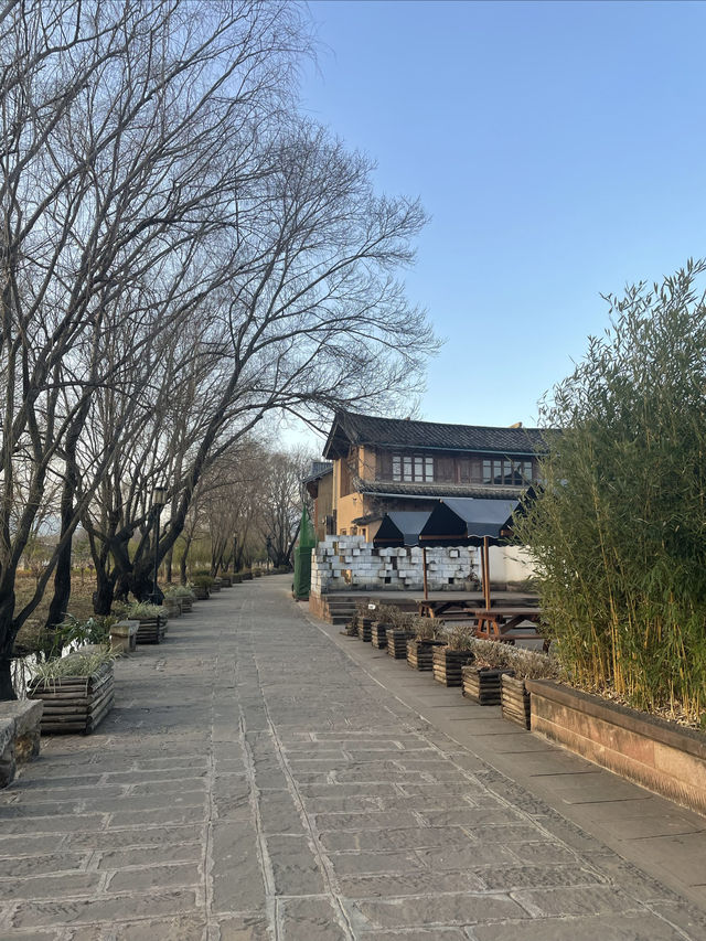 冬日裡的沙溪秘境，這座被時光遺忘的古鎮總能帶來意外驚喜✨藍天下五彩的雲霞、晨霧繚繞的古橋、靜靜流淌的