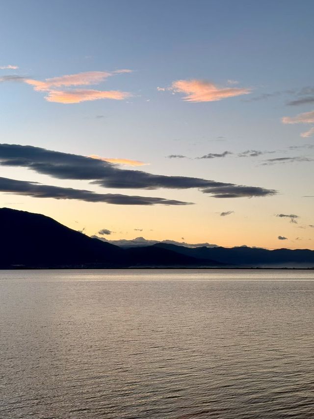洱海～寂靜的傍晚來自湖水的光