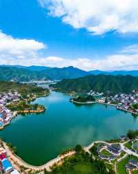 澄澈湖水、綿延綠道和原生態風光讓你感受自然與愜意的雙重治癒