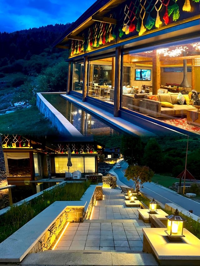 九寨溝住對了！雲裳民宿，推窗就是雪山海子