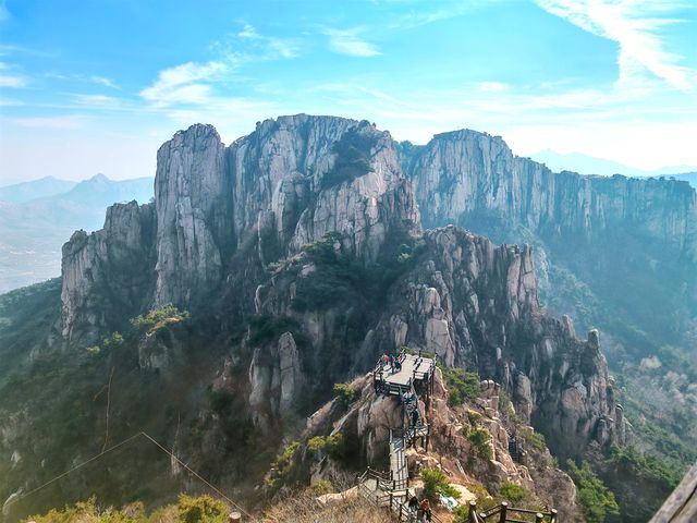 被這座山東秘境美到失語！誰說煙台只有海？藏在棲霞的天崮山簡直是大自然的鬼斧神工！喀斯特地貌+
