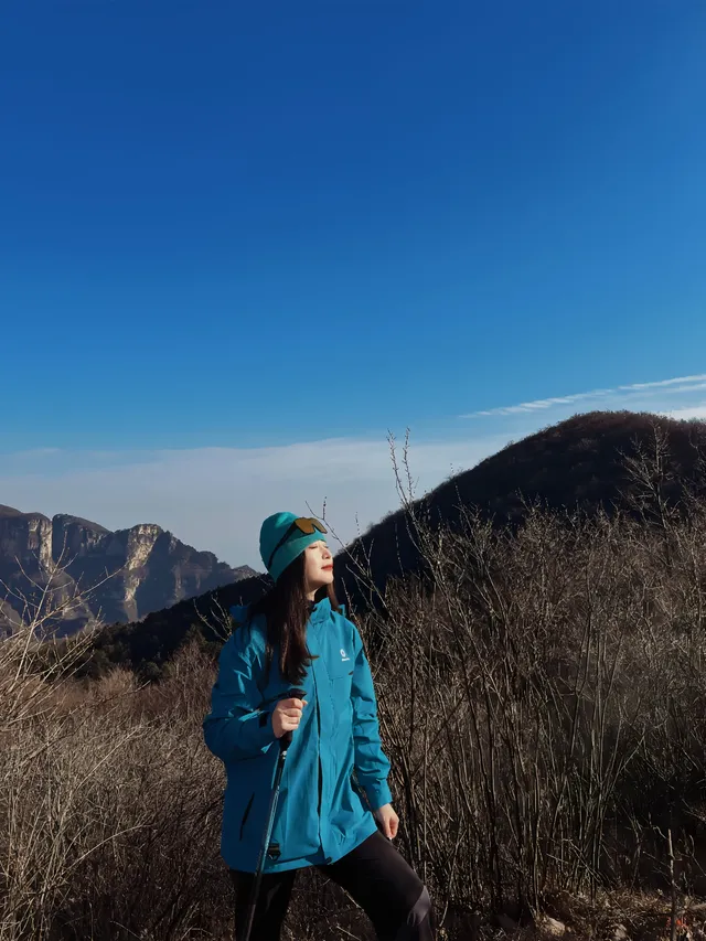 我在南太行女兒梯路線遇到了一棵孤獨的樹 我在南太行女兒梯路線遇到了一棵孤獨的樹