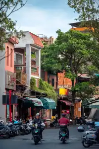 這個城市還有兩副面孔呢