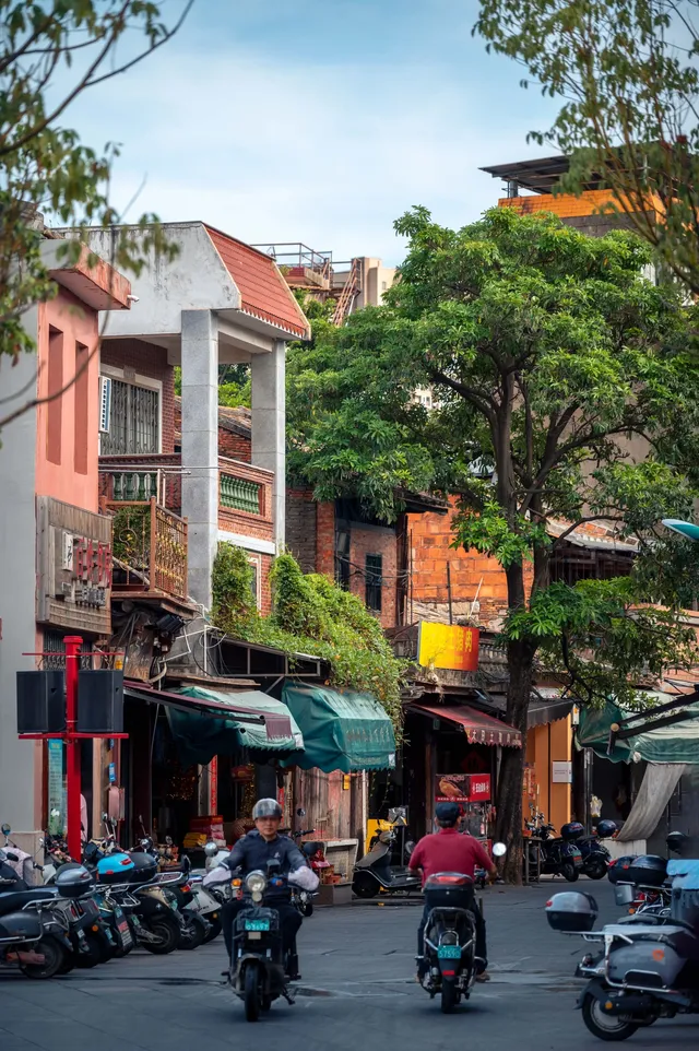 這個城市還有兩副面孔呢 這個城市還有兩副面孔呢