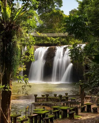 Last Call! Luxury 4-Day Great Barrier Reef Christmas and New Year Tour Including Airfare