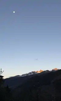 川西｜真的好幸運 拍到日照金山了！還有彩林