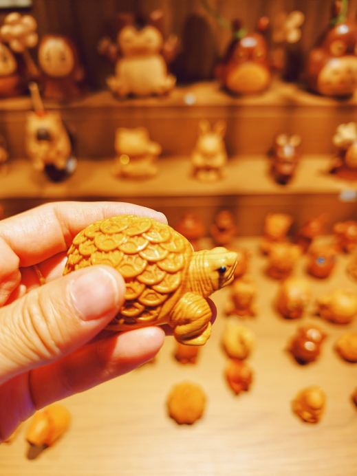 小さな木の置物、旅の中の小さな驚き丨磁器口のこのお店は必見 | Trip