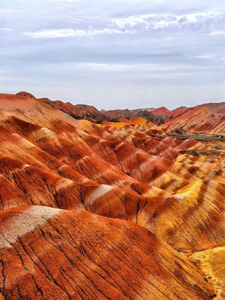 Zhang Yimou's Color Aesthetics: A Zhangye Danxia Record