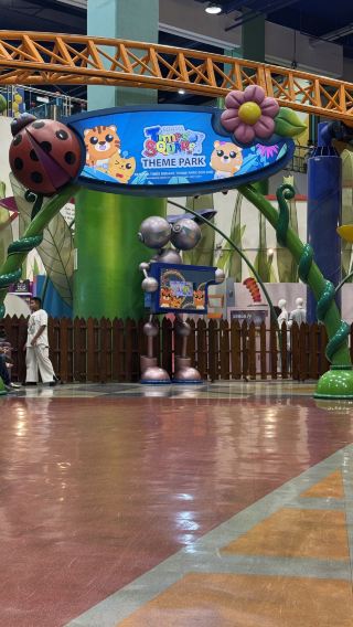 I thought this amusement park would be old and run-down, but it was actually so much fun! What a pleasant surprise!