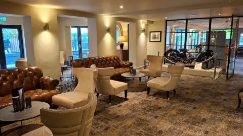 Resor Mewah Serba Guna yang Dekat dengan Coventry — traveler post in Coventry