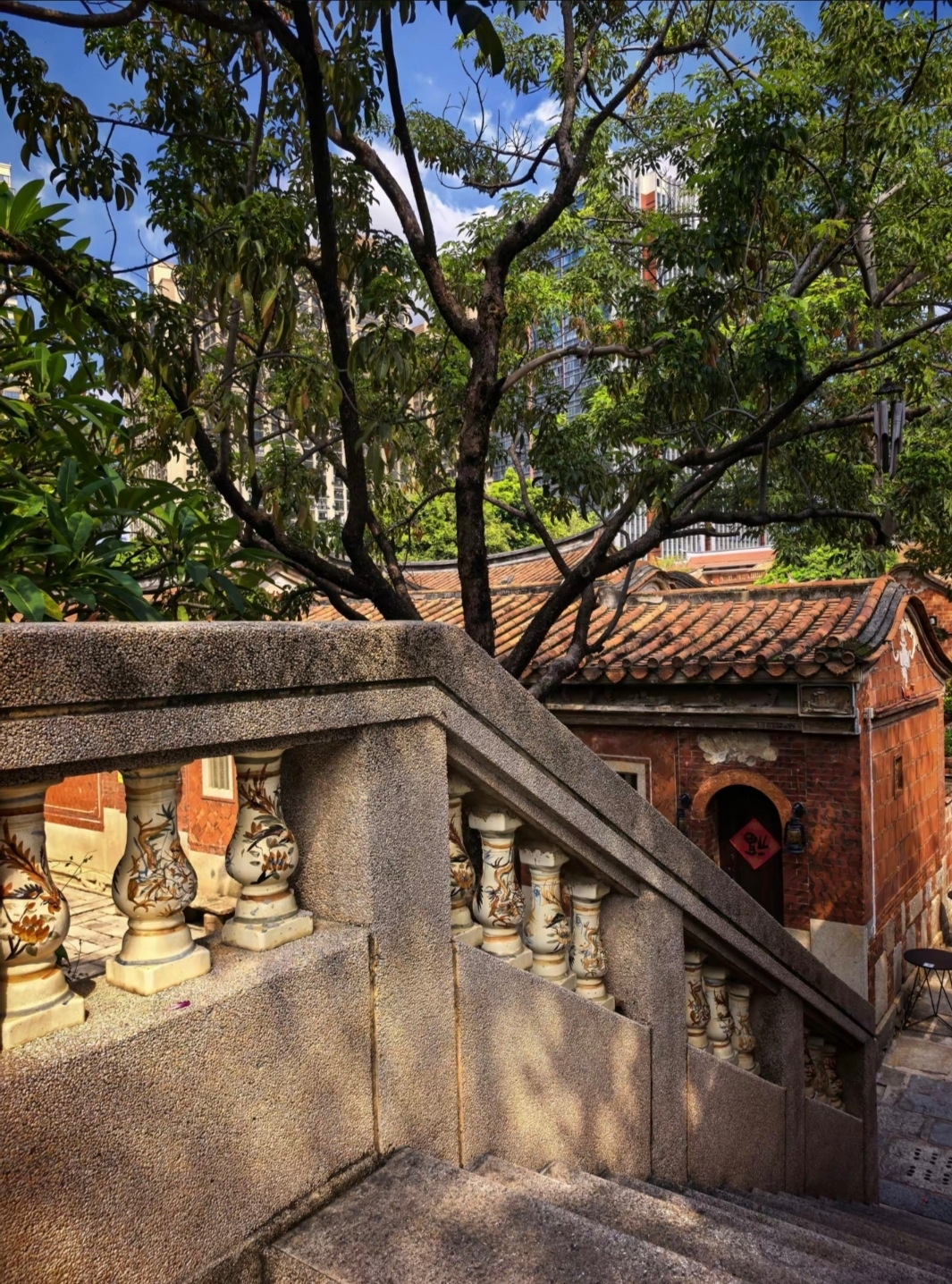 Skip the crowds at West Street this National Day—Jinjiang's free red-brick historic district is a must-visit