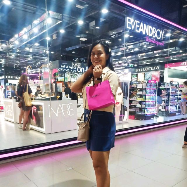 ช้อปเพลิน เดินชิล กินเที่ยวย่านสยาม