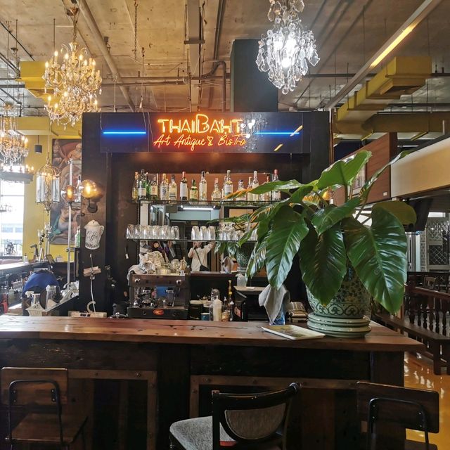 Thai Baht Art Antique and Bistro ร้านสุดเกร๋ 