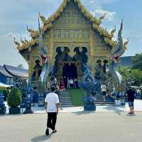 วัดร่องเสือเต้น (Blue Temple)