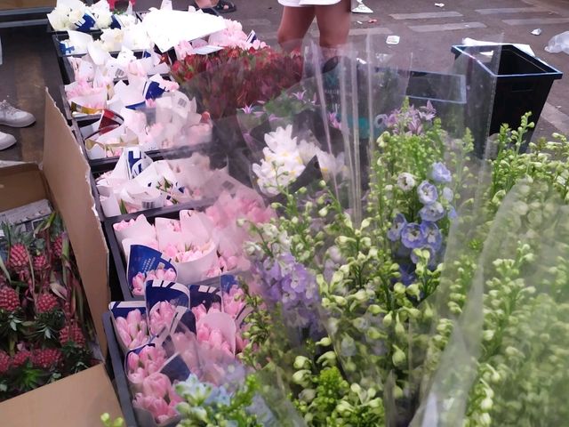 昆明-斗南花市(亞洲最大花市)-名不虛傳熱鬧到夜晚
