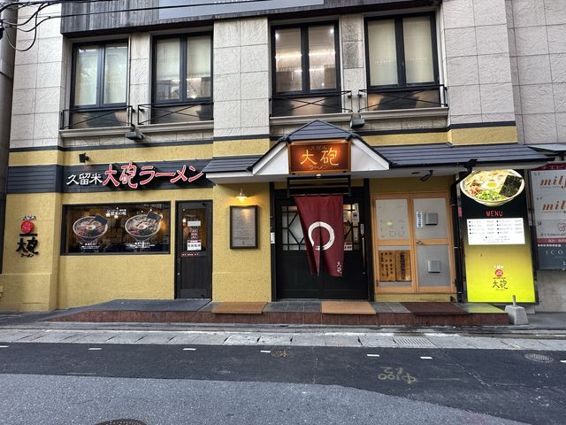 福岡・天神。昭和28年創業。老舗久留米ラーメンの味を福岡市内で味わえる『大砲ラーメン 天神今泉店』 