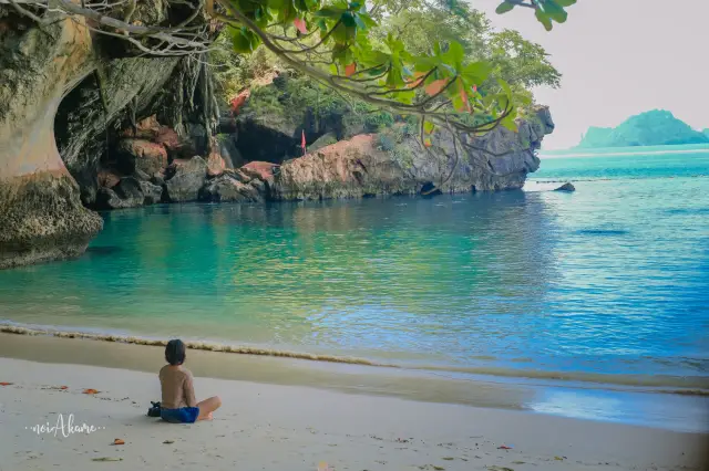 หาดถ้ำพระนาง (Phra nang Cave Beach)