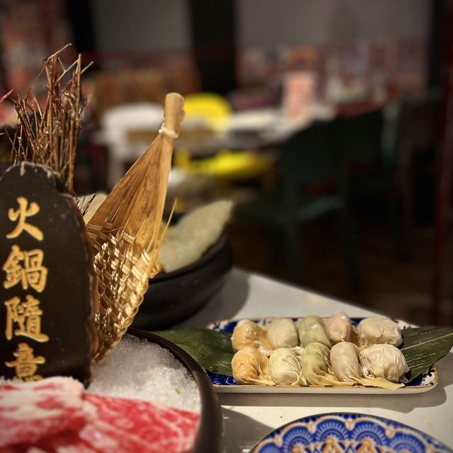 📍香港銅鑼灣｜火鍋隨意門 · 招牌養生花膠雞湯火鍋😋隨意穿梭不同旅遊主題區📷