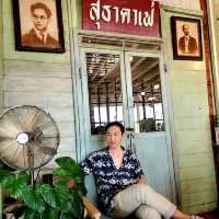 สุธาคาเฟ่ ☕️ คาเฟ่สุดทางรถไฟสายแม่กลอง - บ้านแหลม 🛤