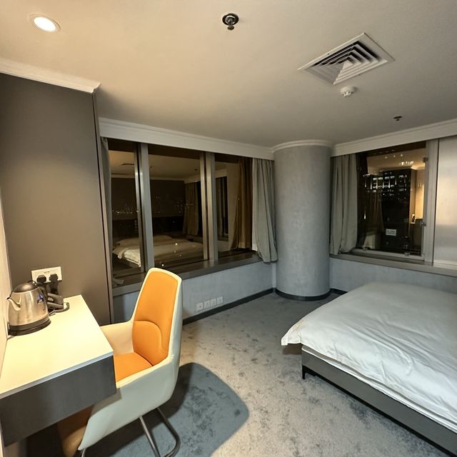 風球下的情侶staycation 風球下的情侶staycation