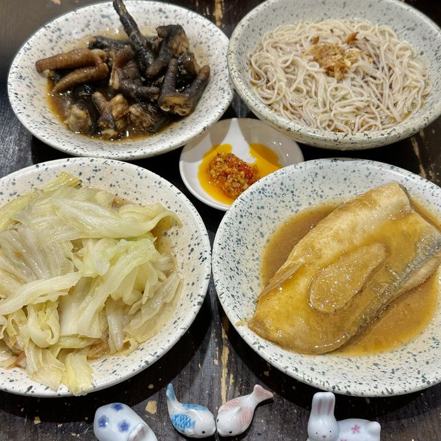 通化夜市裏的（龍涎居）養生藥膳鍋.非吃不可的美食