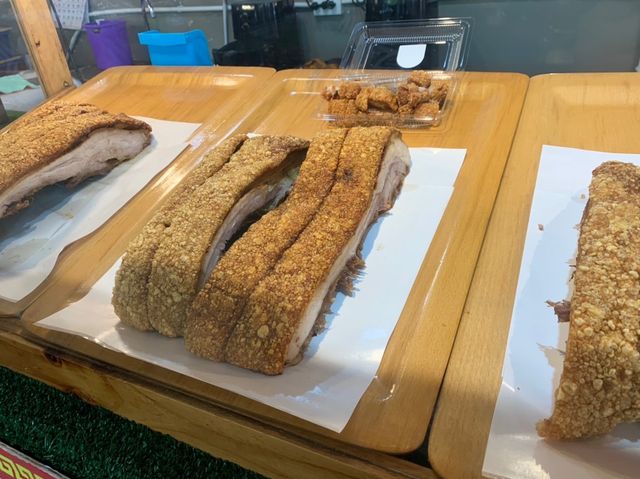 ตลาดสดธนบุรี ของกินเยอะ อิ่มตัวตึง 