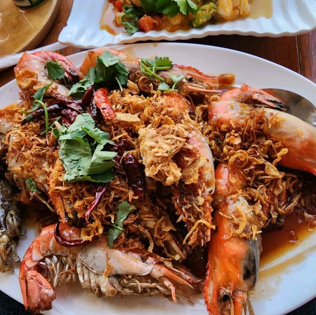 ล่องเรือดินเนอร์ กับร้านอาหารกินลมชมสะพาน