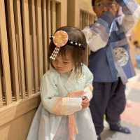 韓燒親子餐廳，小朋友穿韓服玩遊樂場！