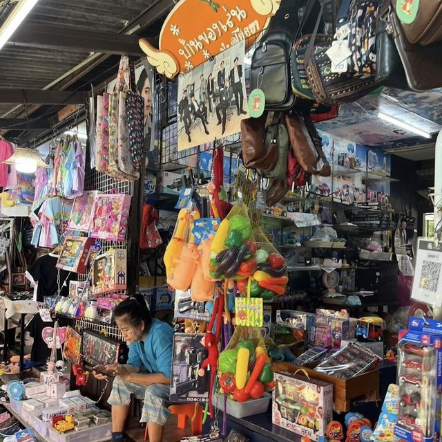 พาเที่ยวตลาดน้ำอโยธยาวันหยุด🛶🌊🍩
