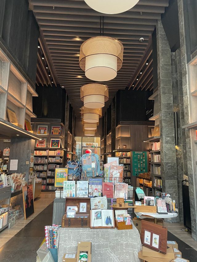 聯合書店😎多國書籍📚藝術🎨精品🤫深業上城打卡新地標