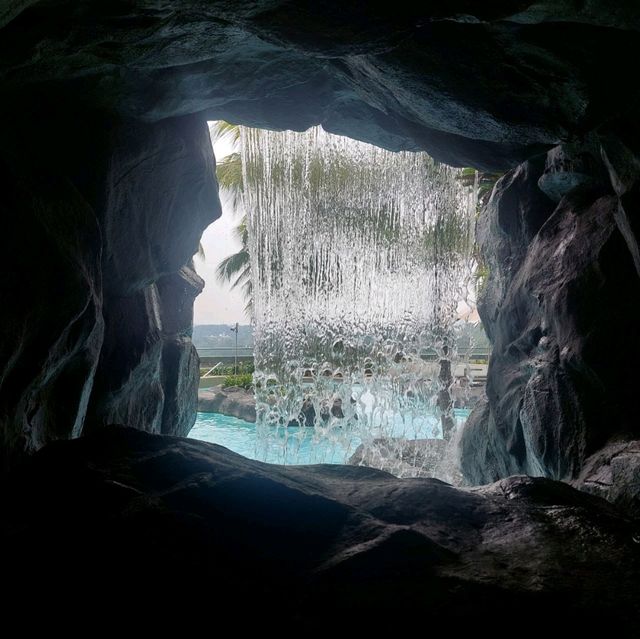 Hilton Cave Pool 