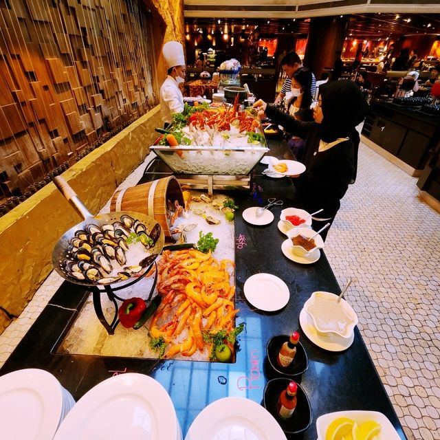 Enjoying Seafood Buffet@Sheraton Imperial,KL