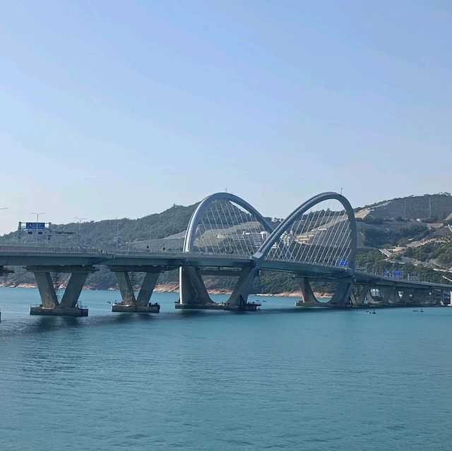 Seaside - The Double-Arch Cross Bay Link