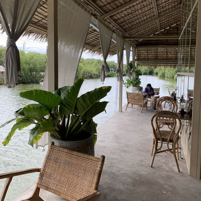 คาเฟ่บรรยากาศดี  PULSE/BANG KHUN THIAN