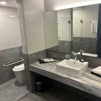 Clean and Super Spacious Hotel with Car Lift