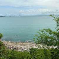 จุดชมวิว ลาดเกาะ โขดหินและทะเลสวยงาม