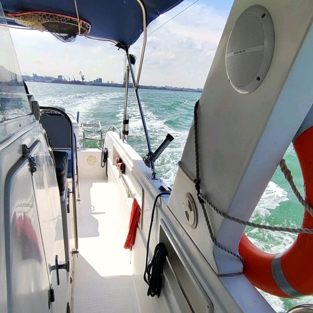Boat tour in Singapore sea