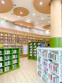 개관한지 1달도 안된 신상 도서관📚