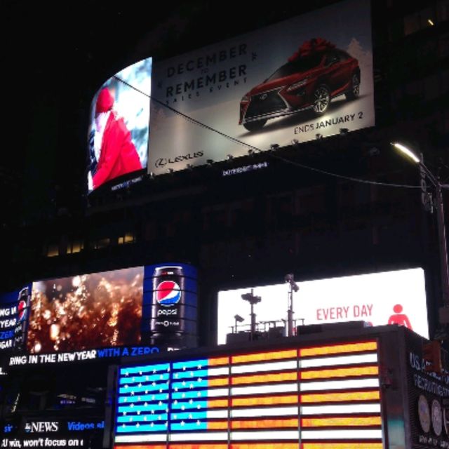 EMPiRE STATE BILL  BROADWAY  NEW YORKTIME'S SQUARE