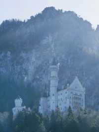 【ノイシュバンシュタイン城】まるでおとぎ話の世界？ドイツにあるお城🏰🪞☁️