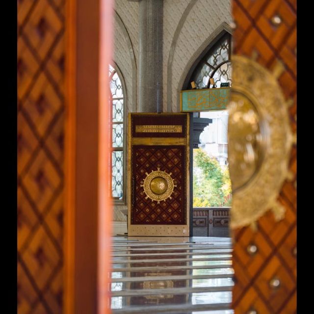 Masjid Sultan Ahmad 🕌🌙:神聖與寧靜的回教寺廟🙏🌺